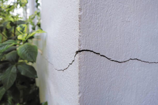 Image of a house with cracks